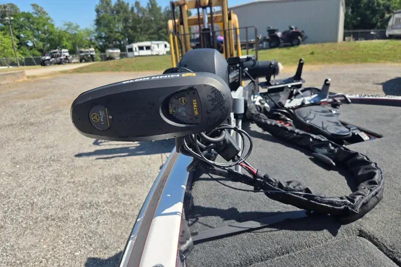 Slide: The Image of 2019 Skeeter FX21 Apex boat with Minn Kota Ultrex trolling motor. - 26