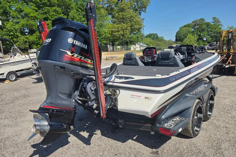 Slide: The Image of 2019 Skeeter FX21 Apex boat with Yamaha VMAX engine, parked outdoors. - 3
