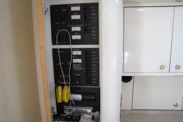 Slide: The Image of 1997 Sea Ray 370 Express Cruiser kitchen with electric stovetop and sleek countertop design. - 23