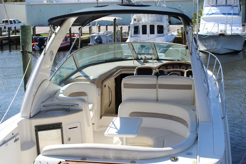 Slide: The Image of 2005 Sea Ray Sundancer 320 boat stern with mooring ropes on calm water. - 29