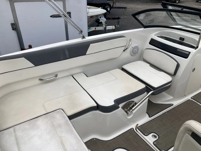 Slide: The Image of Bayliner VR5 2017 - 14
