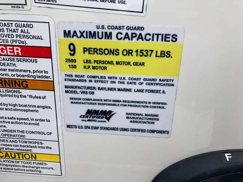 Slide: The Image of Bayliner VR5 2017 - 15