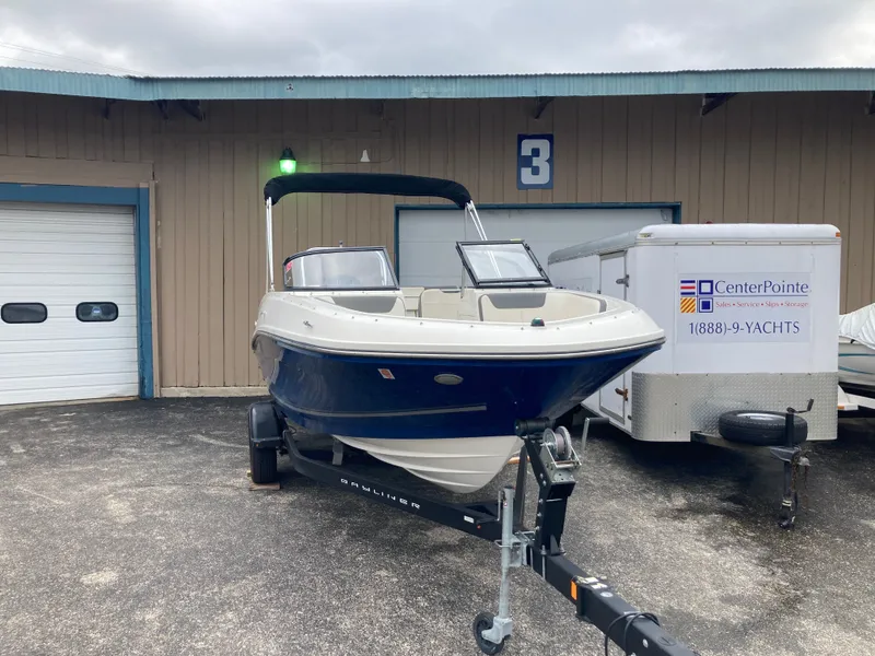 Slide: The Image of Bayliner VR5 2017 - 5