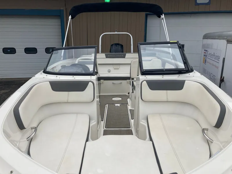 Slide: The Image of Bayliner VR5 2017 - 6