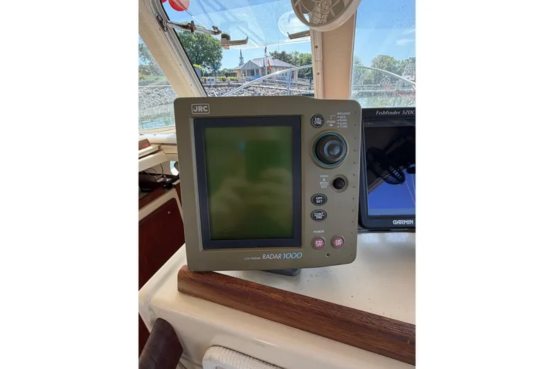 Slide: The Image of JRC Radar 1000 on 1998 Rosborough RF-246 Sedan Cruiser dashboard. - 20