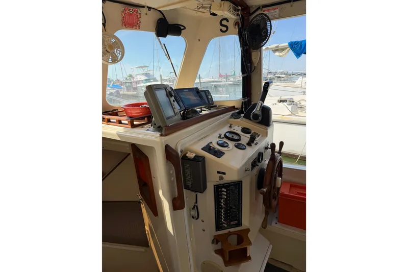 Slide: The Image of 1998 Rosborough RF-246 Sedan Cruiser helm with navigation equipment and steering wheel. - 28