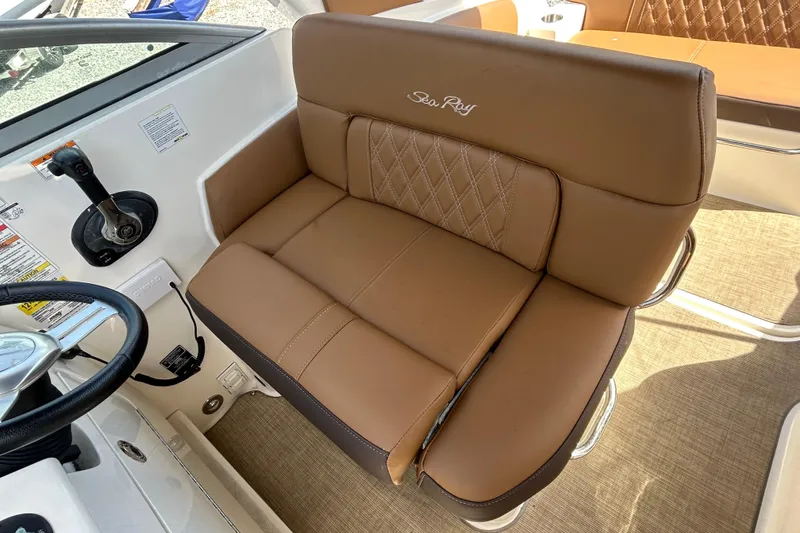 Slide: The Image of Captain's seat on 2016 Sea Ray Sundancer 260 boat, featuring tan leather upholstery. - 22