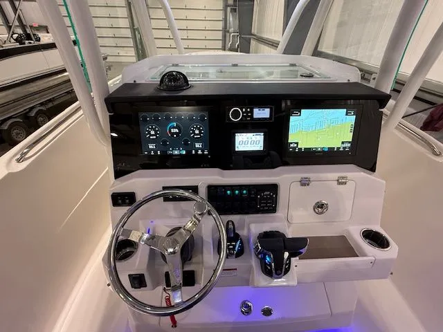 Slide: The Image of Sailfish 290 CC 2022 - 11