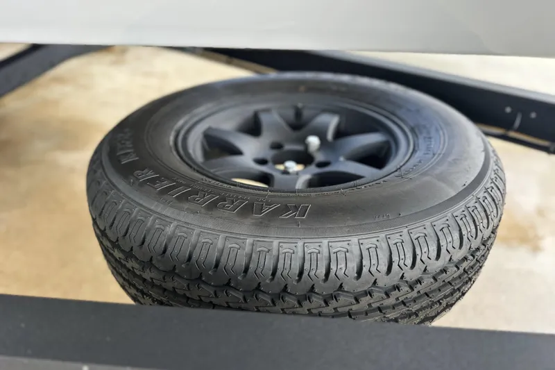 Slide: The Image of Black tire on Chittum Skiffs 18 Challenger 2.0 trailer, 2026 model. - 24