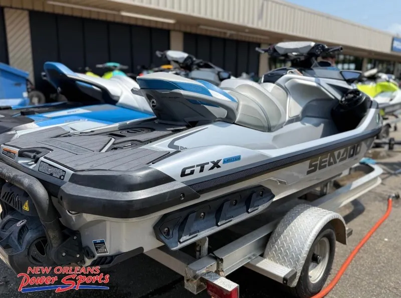 Slide: The Image of Sea-Doo GTX Limited 300 2021 - 3