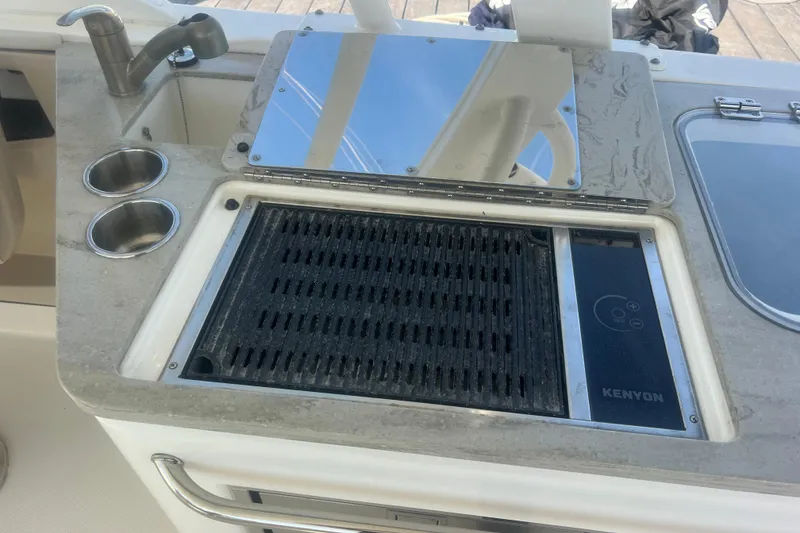 Slide: The Image of Outdoor grill and sink on a 2015 Boston Whaler 320 Vantage boat. - 40