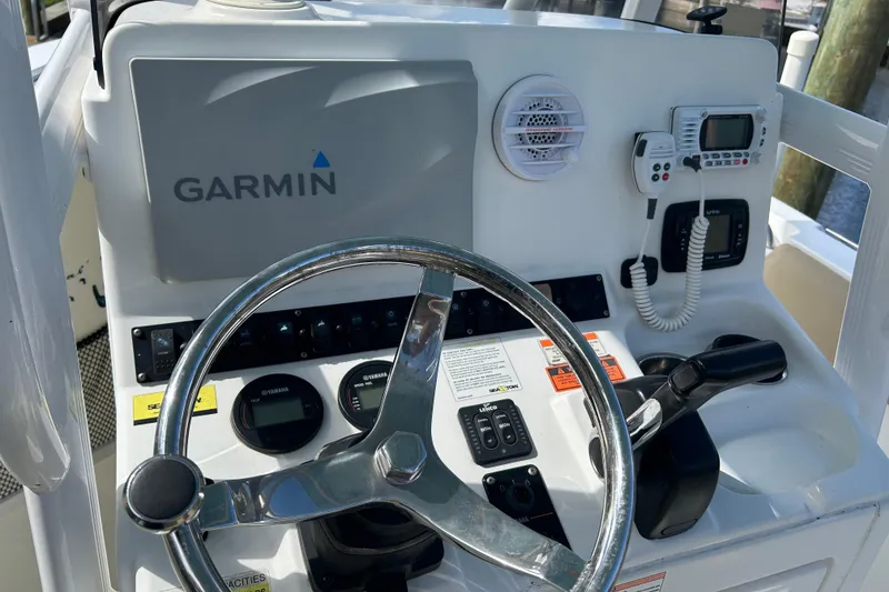 Slide: The Image of Propeller of a 2016 Sea Hunt Ultra 211 boat on a sunny day. - 10