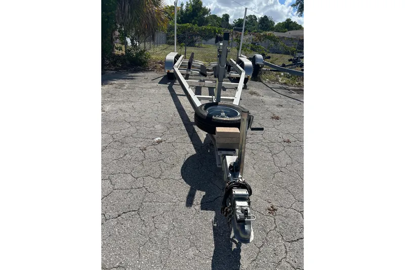 Slide: The Image of Close-up of Yamaha F200XB engine label on 2016 Sea Hunt Ultra 211 boat. - 16