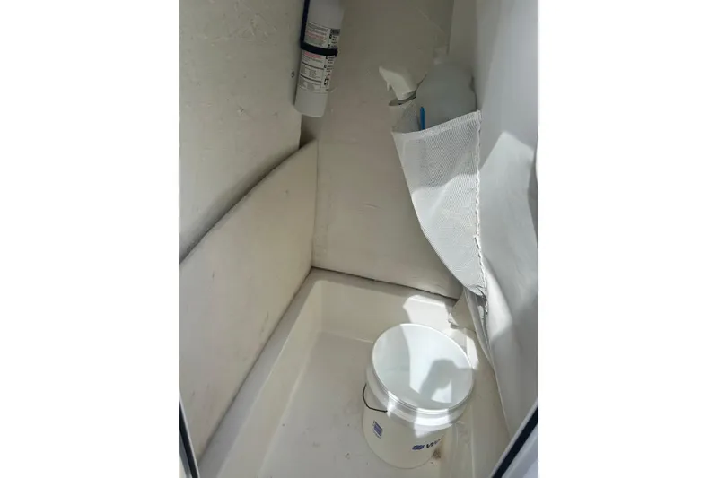 Slide: The Image of Yamaha four-stroke engine on 2016 Sea Hunt Ultra 211 boat under clear blue sky. - 9