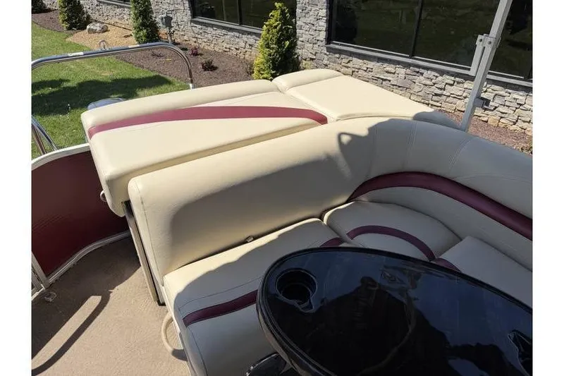 Slide: The Image of Luxurious seating on 2012 Sweetwater Premium Edition 220 DL pontoon boat. - 17