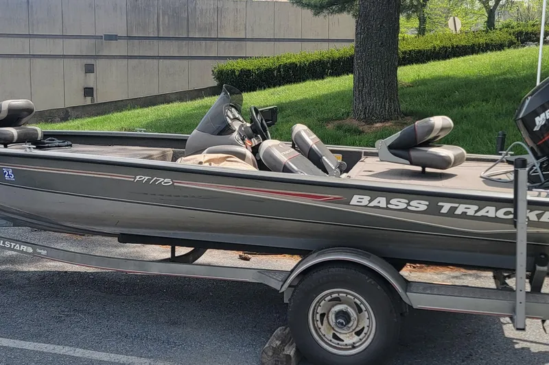 The Image of 2005 Tracker Pro Team 175 bass boat on trailer, parked outdoors. - 2