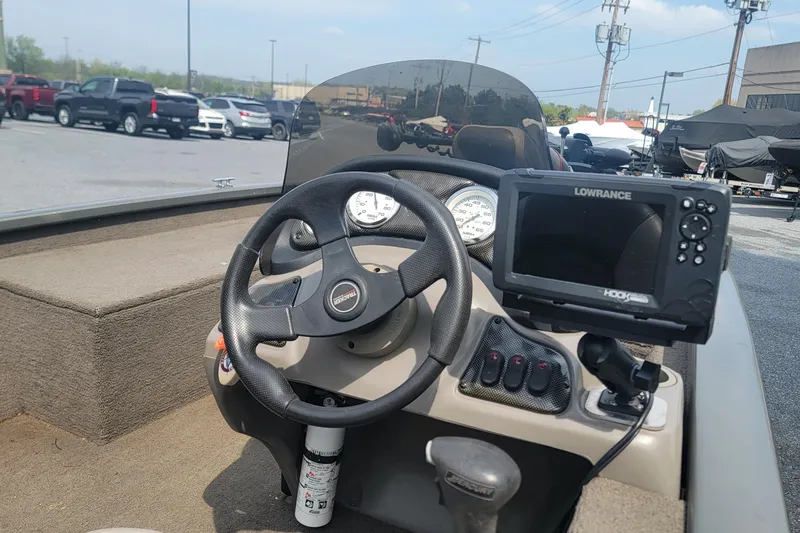 Slide: The Image of 2005 Tracker Pro Team 175 boat dashboard with steering wheel and Lowrance fish finder. - 4