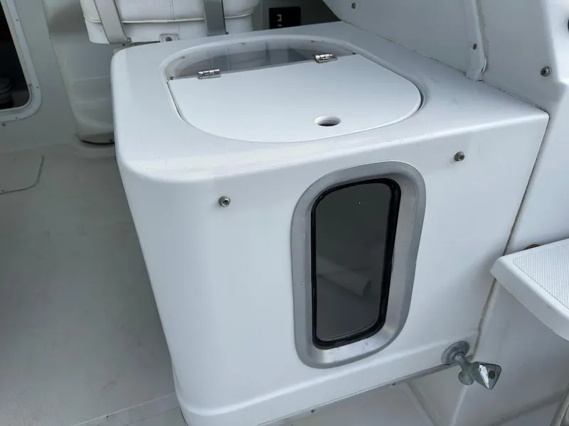 Slide: The Image of Glacier Bay 2680 Coastal Runner boat interior, 2000 model. - 25