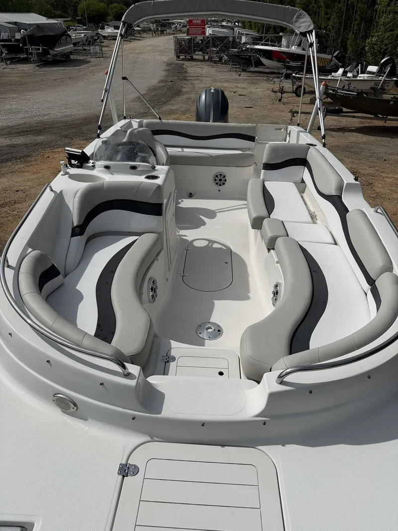 Slide: The Image of Starcraft 1915 Deck boat Yamaha 115 2018 - 13