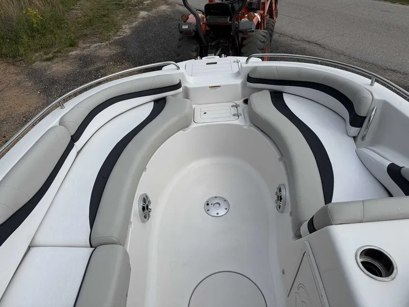 Slide: The Image of Starcraft 1915 Deck boat Yamaha 115 2018 - 16