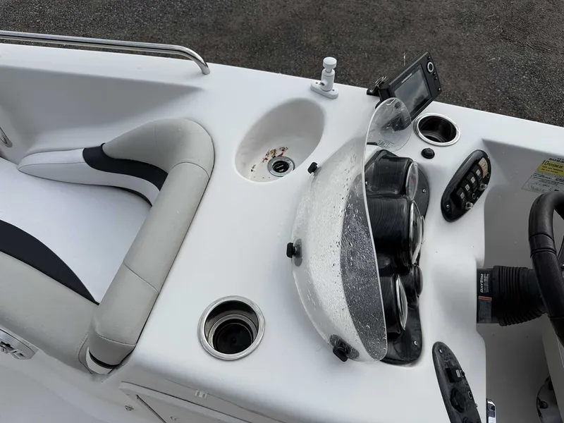 Slide: The Image of Starcraft 1915 Deck boat Yamaha 115 2018 - 21