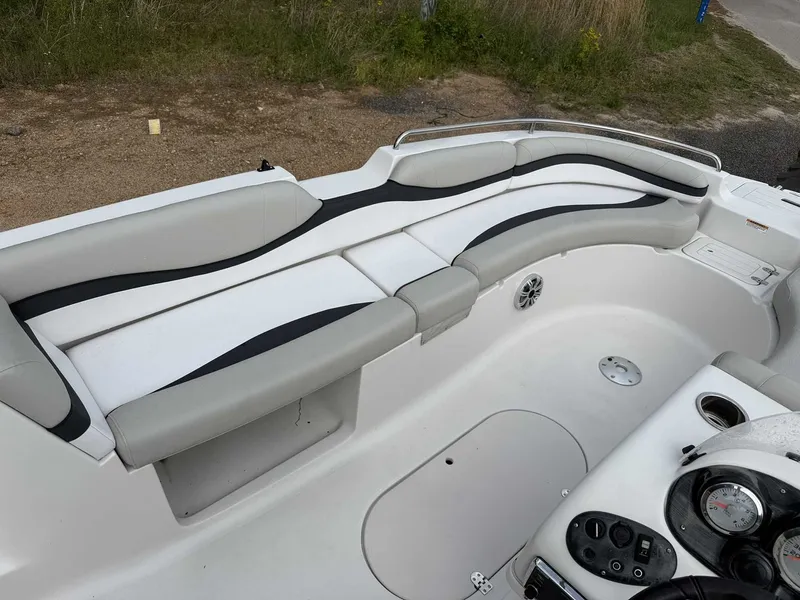 Slide: The Image of Starcraft 1915 Deck boat Yamaha 115 2018 - 22