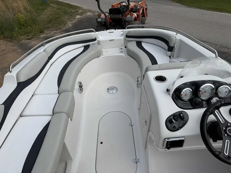 Slide: The Image of Starcraft 1915 Deck boat Yamaha 115 2018 - 23