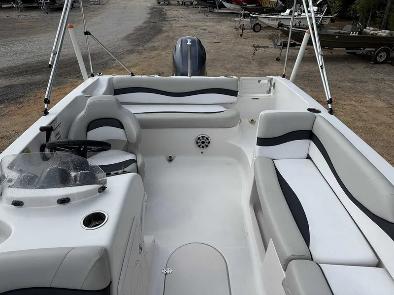 Slide: The Image of Starcraft 1915 Deck boat Yamaha 115 2018 - 24