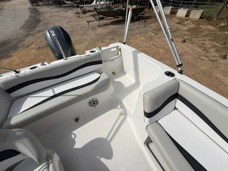 Slide: The Image of Starcraft 1915 Deck boat Yamaha 115 2018 - 27