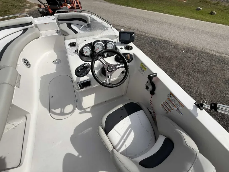 Slide: The Image of Starcraft 1915 Deck boat Yamaha 115 2018 - 28