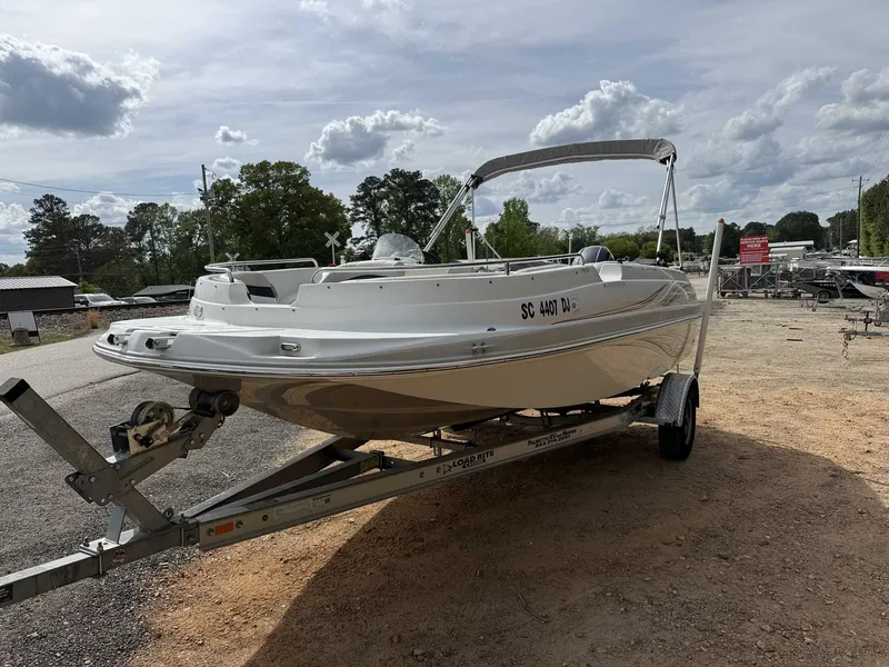 Slide: The Image of Starcraft 1915 Deck boat Yamaha 115 2018 - 3