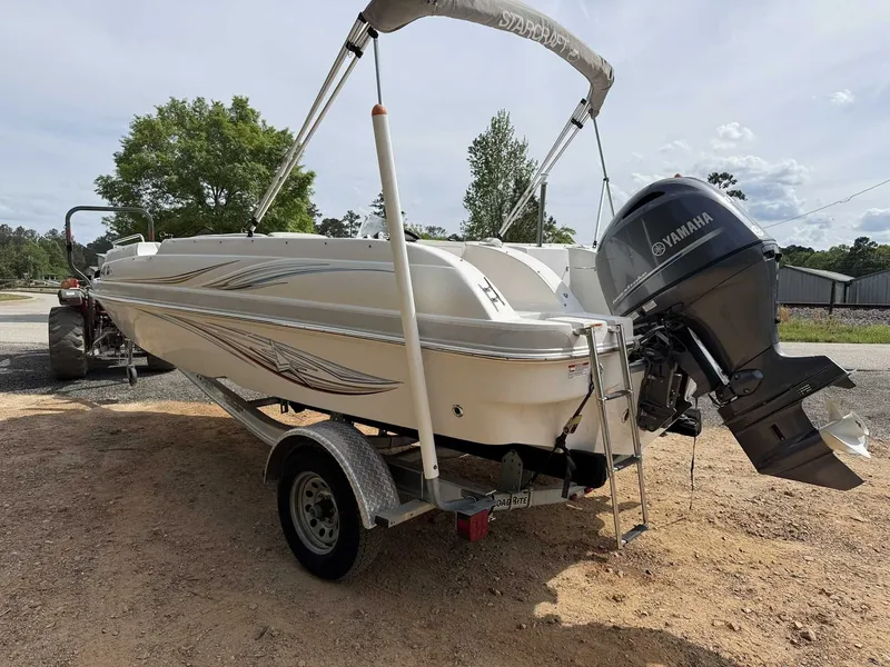 Slide: The Image of Starcraft 1915 Deck boat Yamaha 115 2018 - 5