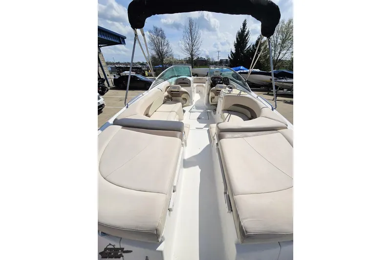 Slide: The Image of 2007 Chaparral 256 SSi boat interior with spacious seating and canopy. - 28