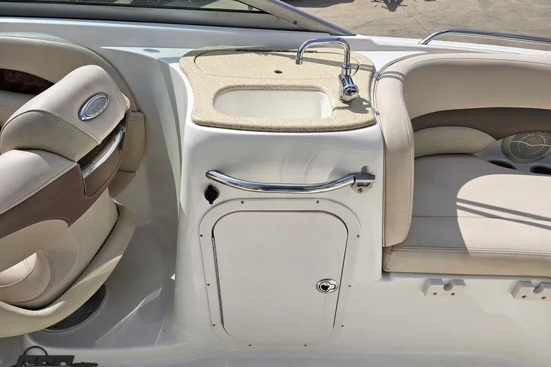 Slide: The Image of 2007 Chaparral 256 SSi boat interior with sink and seating area. - 49