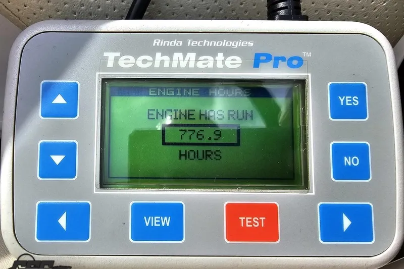 Slide: The Image of TechMate Pro device displaying 776.9 engine hours for 2007 Chaparral 256 SSi boat. - 98