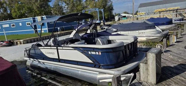 Slide: The Image of Godfrey Monaco 235 DFL 27" iMPACT Center Tube Package 2024 - 18