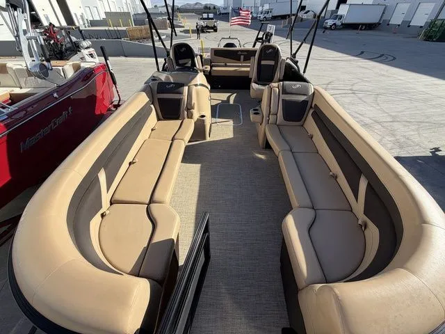 Slide: The Image of Barletta C24U 2022 - 6