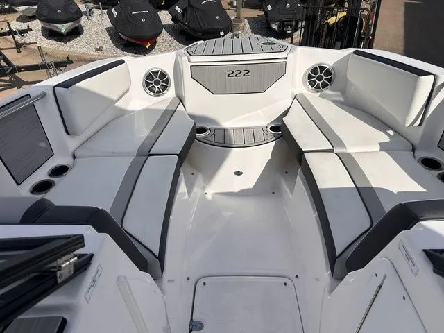 Slide: The Image of Yamaha 222S 2023 - 13