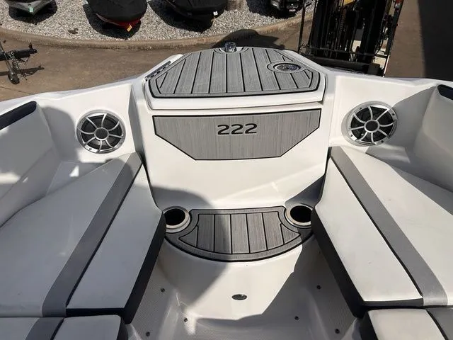 Slide: The Image of Yamaha 222S 2023 - 14