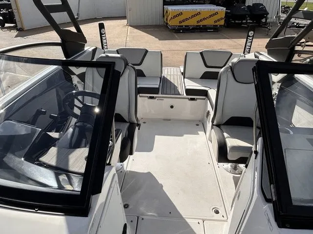 Slide: The Image of Yamaha 222S 2023 - 16