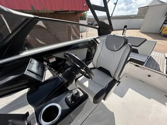 Slide: The Image of Yamaha 222S 2023 - 18