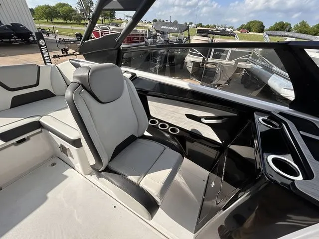 Slide: The Image of Yamaha 222S 2023 - 19