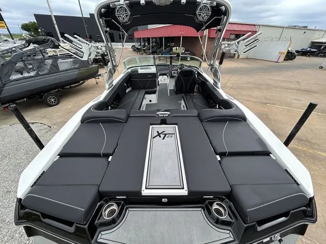 Slide: The Image of MasterCraft XT23 2017 - 11
