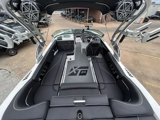 Slide: The Image of MasterCraft XT23 2017 - 12