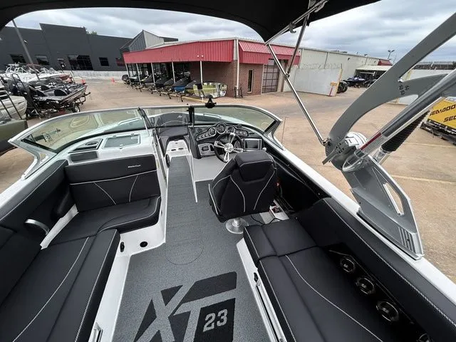 Slide: The Image of MasterCraft XT23 2017 - 13