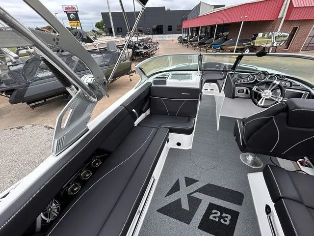 Slide: The Image of MasterCraft XT23 2017 - 14