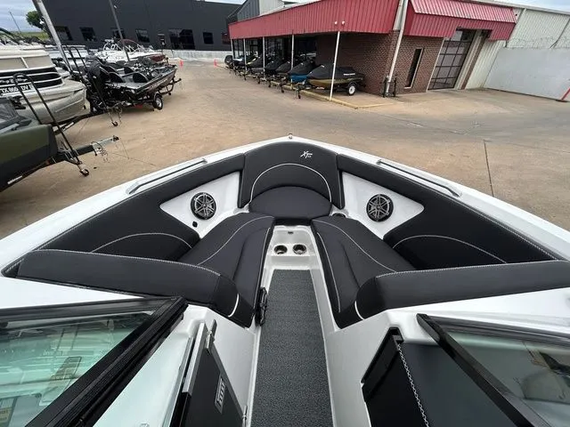 Slide: The Image of MasterCraft XT23 2017 - 15