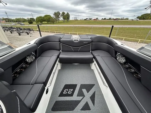 Slide: The Image of MasterCraft XT23 2017 - 18