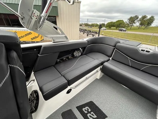 Slide: The Image of MasterCraft XT23 2017 - 20