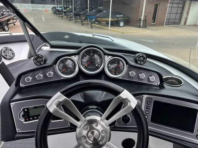 Slide: The Image of MasterCraft XT23 2017 - 22